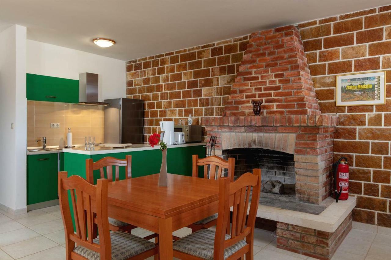 פוצ'ישצ'ה Villa Dubrava Tranquil Retreat Nestled In An Olive Grove For Serene Escapes מראה חיצוני תמונה